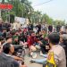 Duduk Bersama Para Mahasiswa, Kapolres Cilegon Coba Dinginkan Situasi Pengunjuk Rasa di Depan Kantor Walikota
