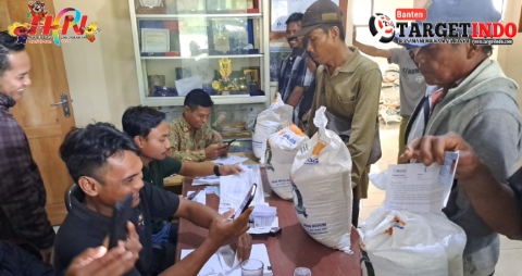 Sebanyak 775 Keluarga Penerima Manfaat di Desa Tanjung Jaya Menerima Bantuan Pangan Beras 10kg
