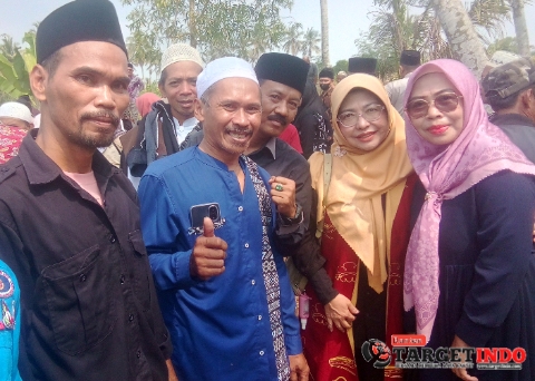 Rd Dewi Setiani Hadiri Pemakaman Camat Sukaresmi di Kecamatan Panimbang