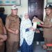 Kepala Dinas Pertanian dan Ketahanan Pangan Salurkan Bantuan Rawan Pangan di Mandalawangi