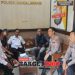 Jalin Sinergitas, Kapolsek Mandalawangi Ngobrol Santai Bareng Media