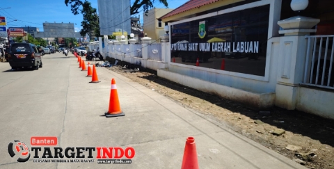 Pembatas Jalan Didepan RSUD Labuan Disoal