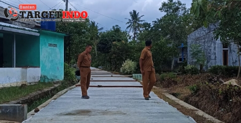 PJ Kepala Desa Rancaseneng Meninjau Pembangunan yang Dibiayai Pemerintah Provinsi Banten