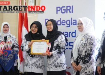 Hadiri Resepsi HUT PGRI ke-80 dan HGN 2025, Bupati Apresiasi Guru Melalui PGRI Pandeglang Award 2025