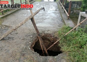 Jembatan Penghubung di Desa Padaherang Rusak Parah Terkesan Diabaikan Pemerintah