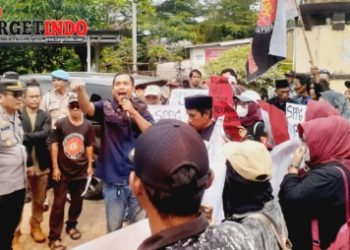 Tuntut Kepatuhan SOP dan Penyelesaian Lingkungan Dapur SPPG Labuan dilakukan Massa Aksi GAIB 212