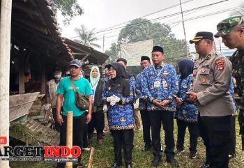 Dampingi Bupati Pandeglang, Plt Kepala DPKP Bersama Forkopimda Periksa Hewan Kurban di Karangtanjung
