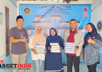 Bagikan Buku ke Anak Yatim Piatu, SPPG SINDANGLAYA 2  Hadir di Tengah Warga