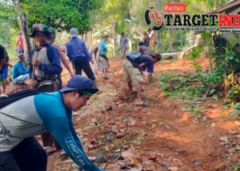 Kompak dan Diikuti Dengan Antusias, Gotong Royong Warga Desa Citeureup Diapresiasi Camat Panimbang