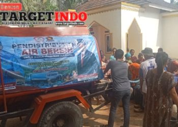 BPBD dan Anggota DPRD Pandeglang Salurkan Bantuan Air Bersih di Kecamatan Sukaresmi