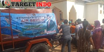 BPBD dan Anggota DPRD Pandeglang Salurkan Bantuan Air Bersih di Kecamatan Sukaresmi