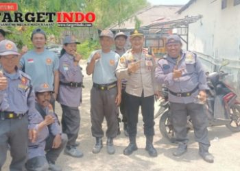 Perkuat Sinergi Kamtibmas, Kapolsek Patia Sambangi Linmas Desa Sidamukti